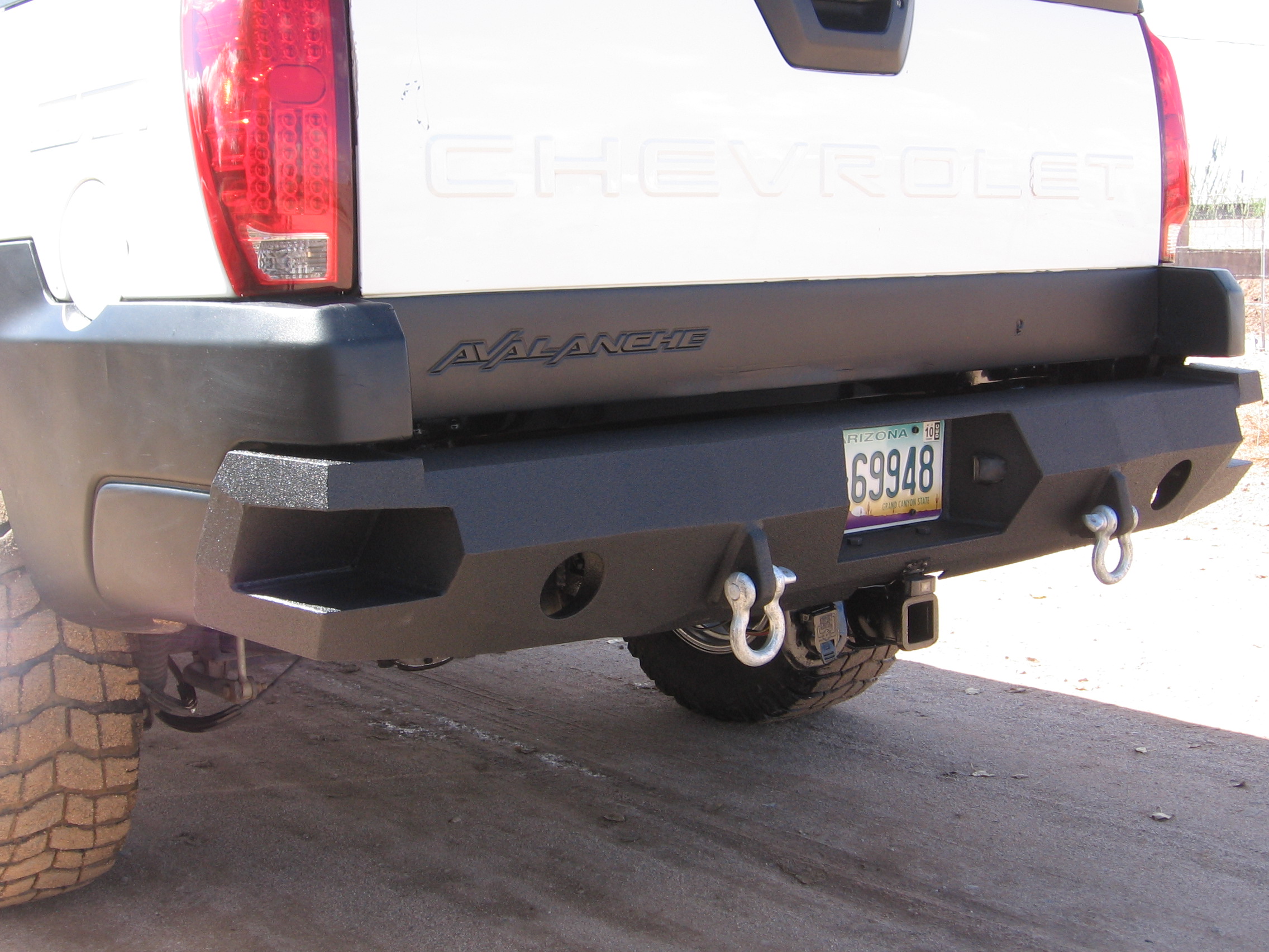 02-06 Chevrolet Avalanche rear base bumper