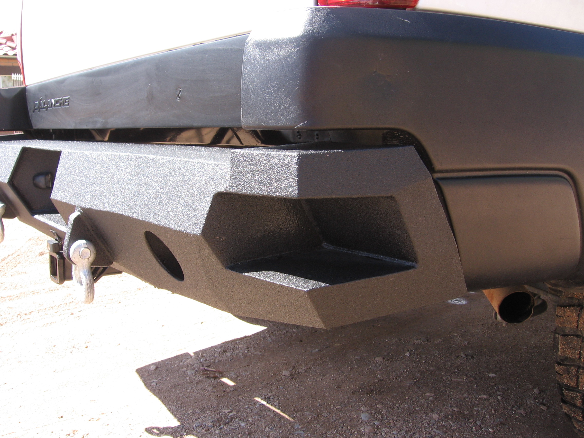 02-06 Chevrolet Avalanche rear base bumper